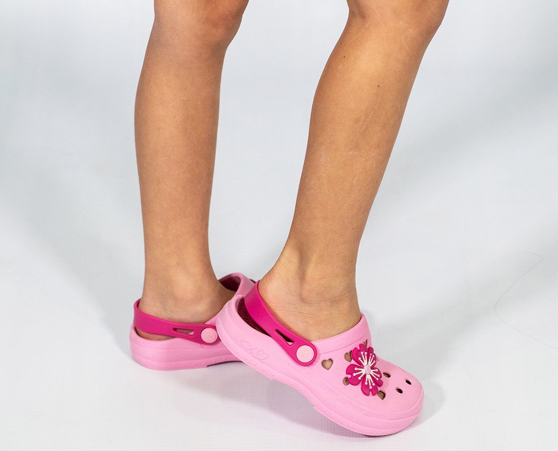 Preços baixos em Tênis unissex para crianças Crocs Verde 11 Sapato dos EUA