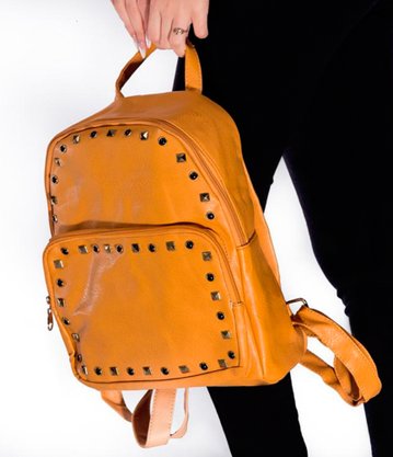 Mochila Feminina Adulto Sintético Com Detalhe de Tachas KL300 CH&LR Mostarda