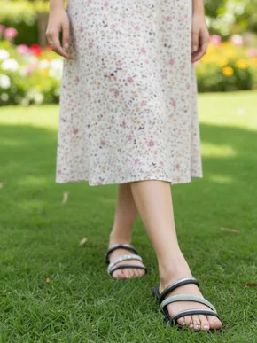 Papete Feminina Adulto Com Strass 8488.108 Beira Rio Preto/Grafite/Cristal