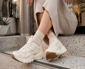 Tênis Feminino Fila Venture Tracer F02L00130 Bege e Dourado