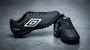 Chuteira Society Striker Umbro Preto e Branco